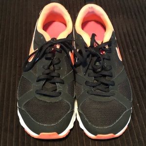 Nike Air Tennis Shoes